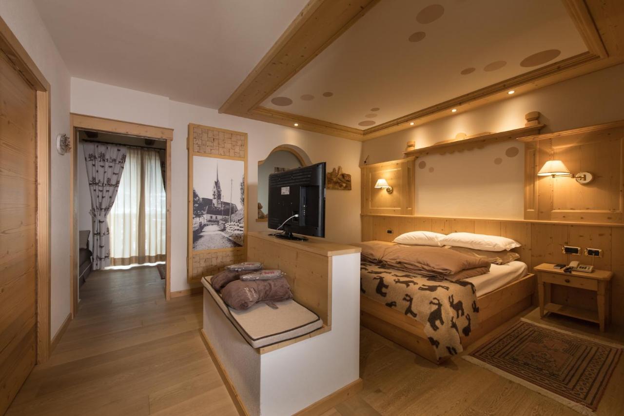 Suite with Balcony,996961026:JPEG