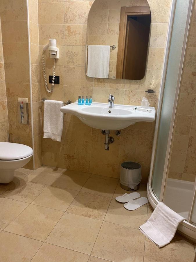 Triple Room,705364168:JPEG