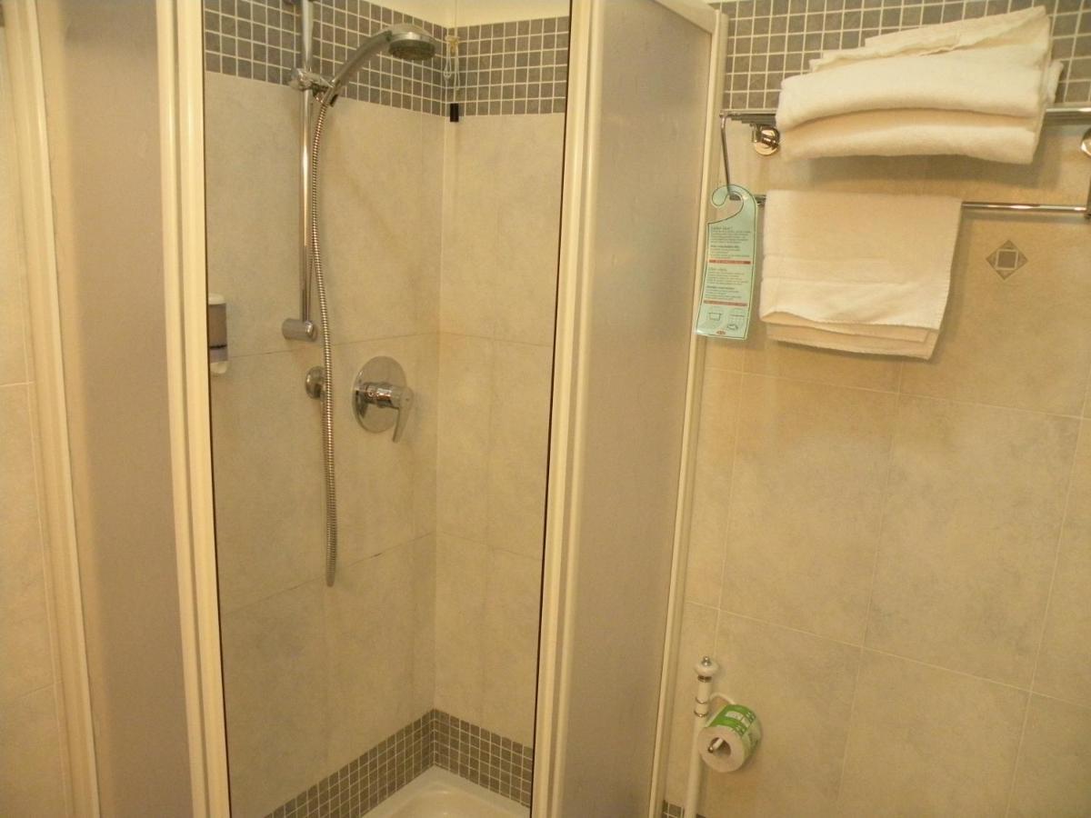 Double or Twin Room with Sea View,831716279:JPEG