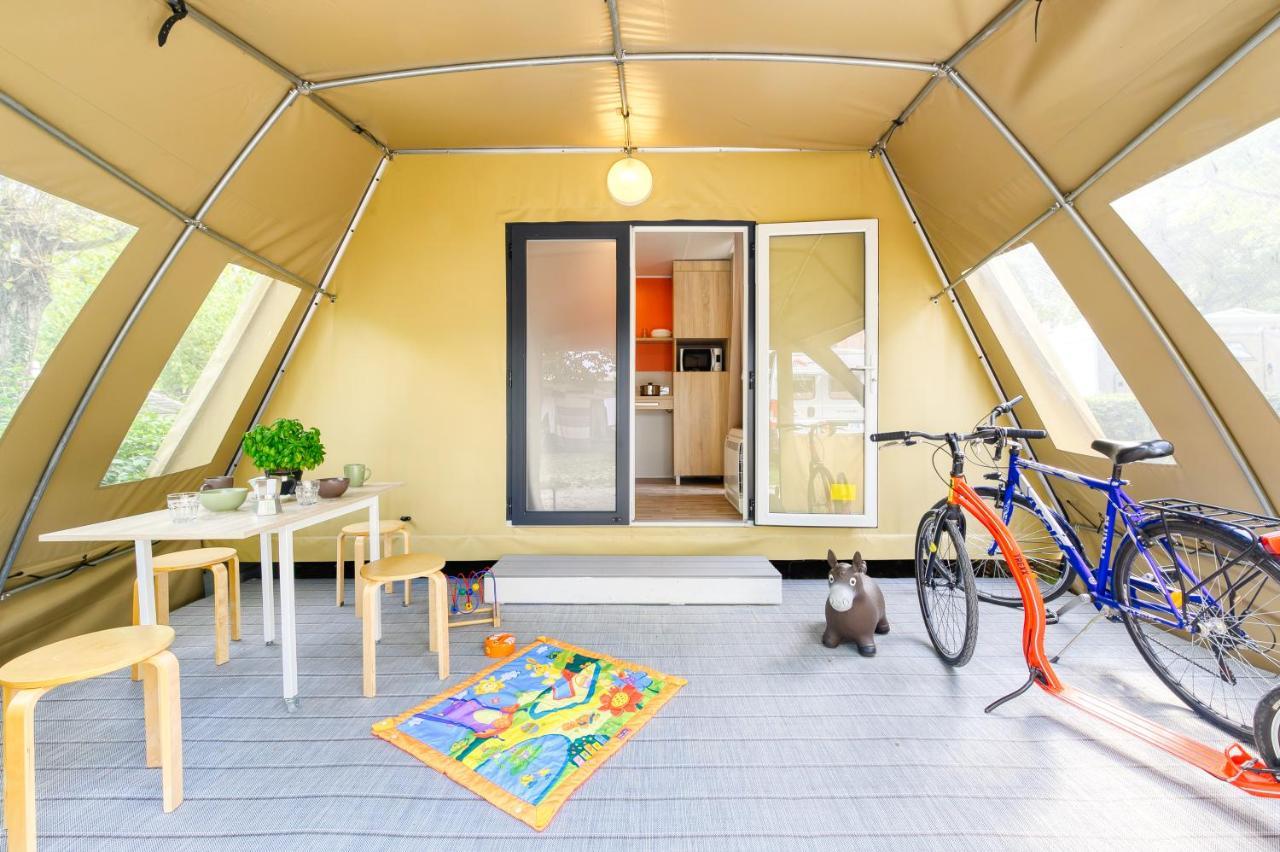 Tent,1083342790:JPEG