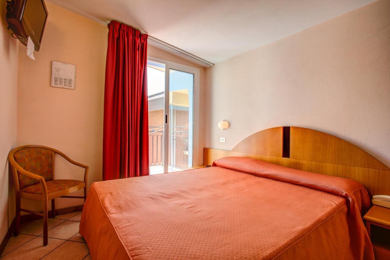 Two-Bedroom Apartment,1105434114:JPEG