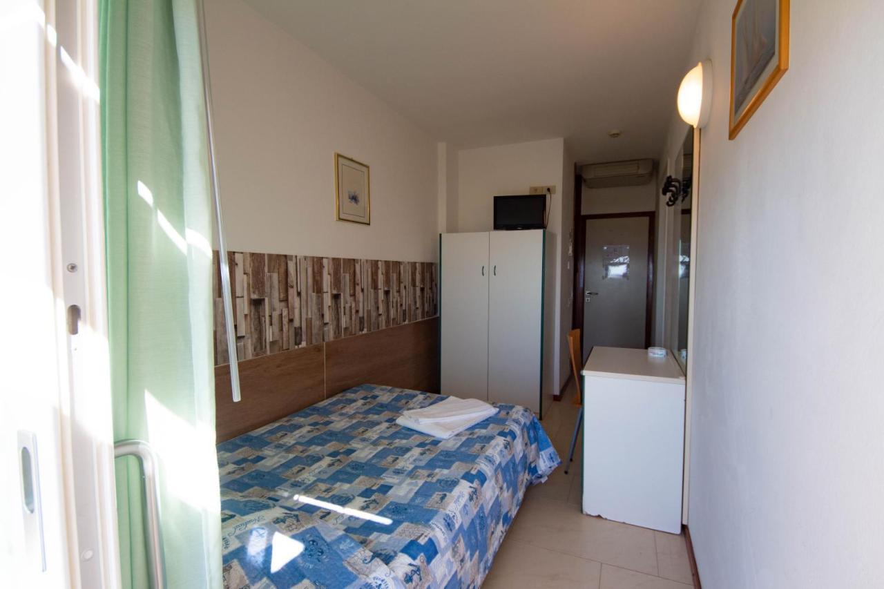 Single Room with Balcony,1116180537:JPEG