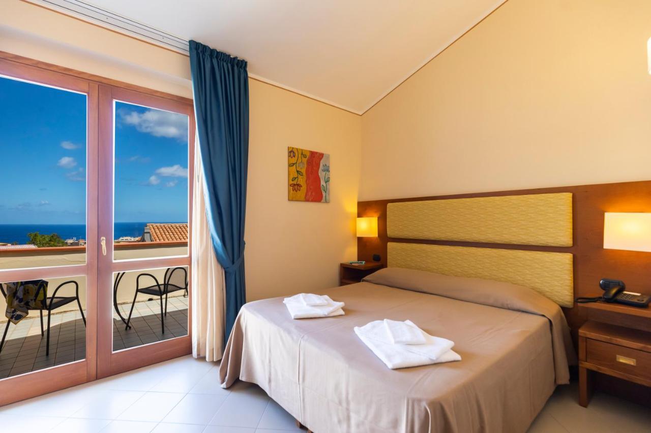 Double or Twin Room with Sea View,1540795957:JPEG