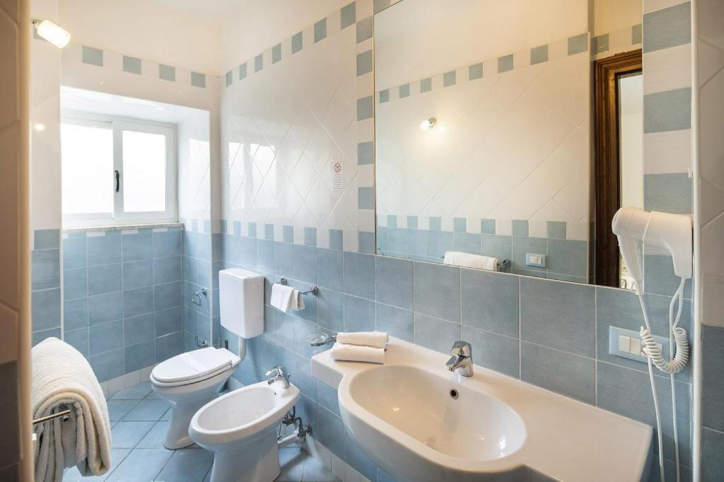 Standard Double or Twin Room,818266358:JPEG