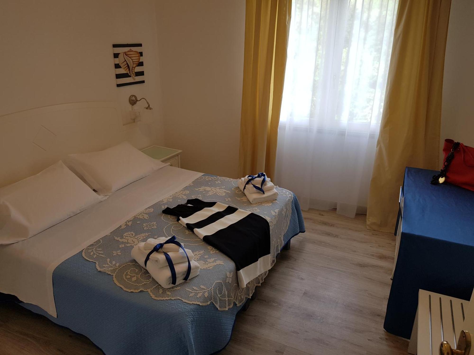 Economy Double or Twin Room,1216344898:JPEG