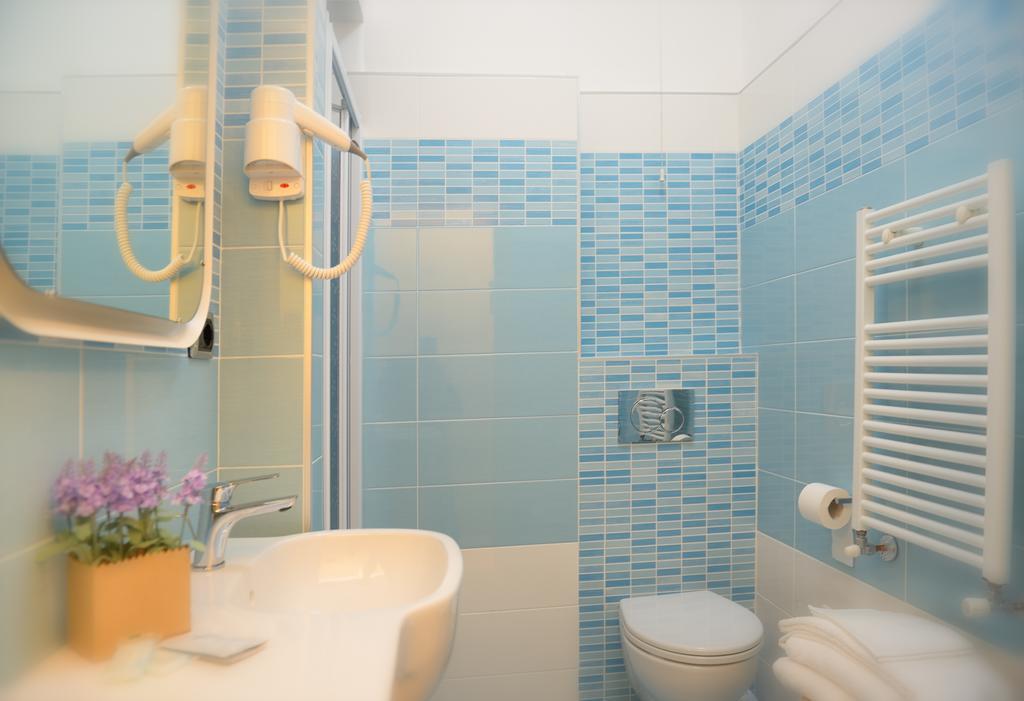 Double or Twin Room Sea View