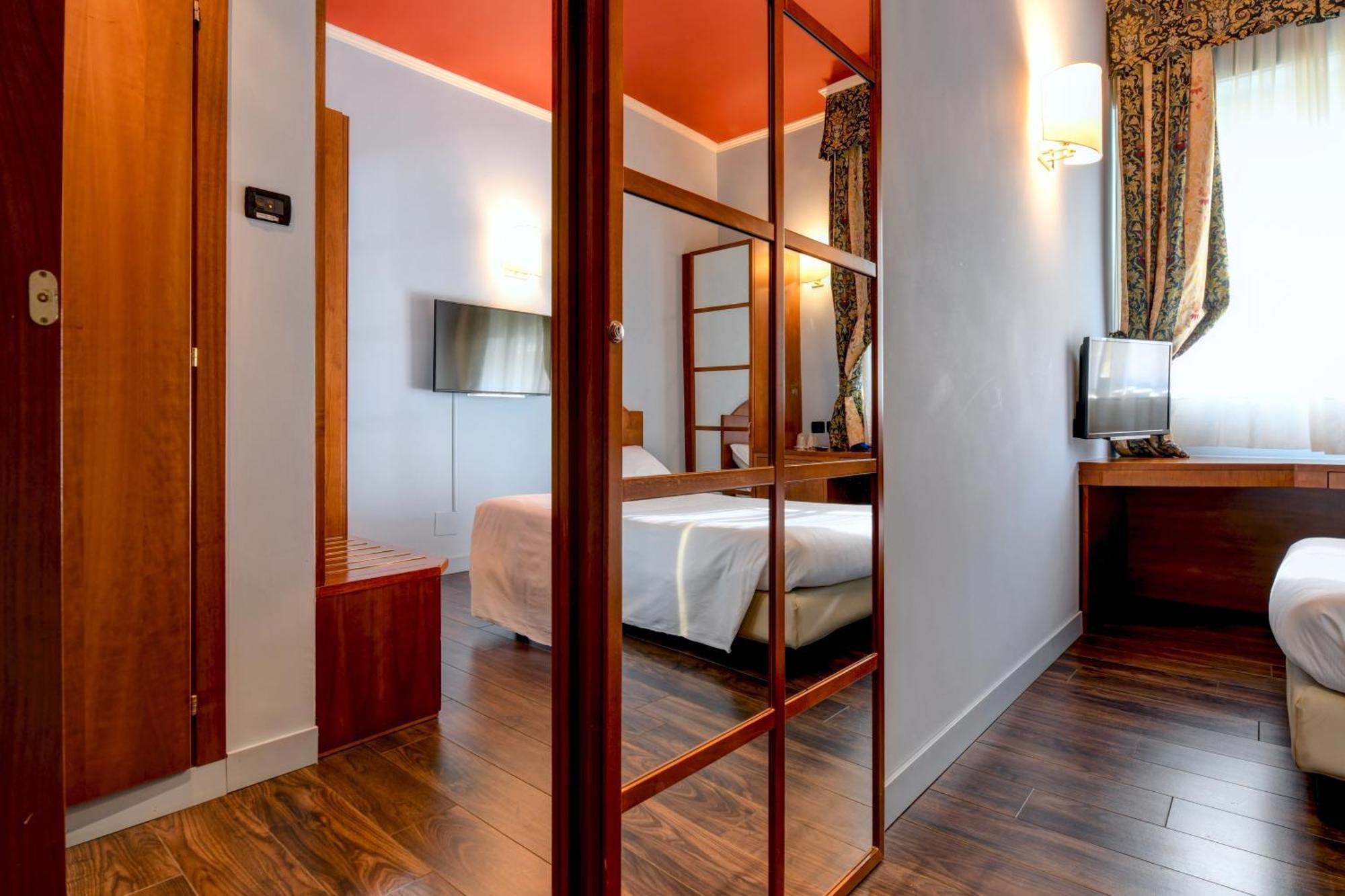 Classic Triple Room,1538835046:JPEG