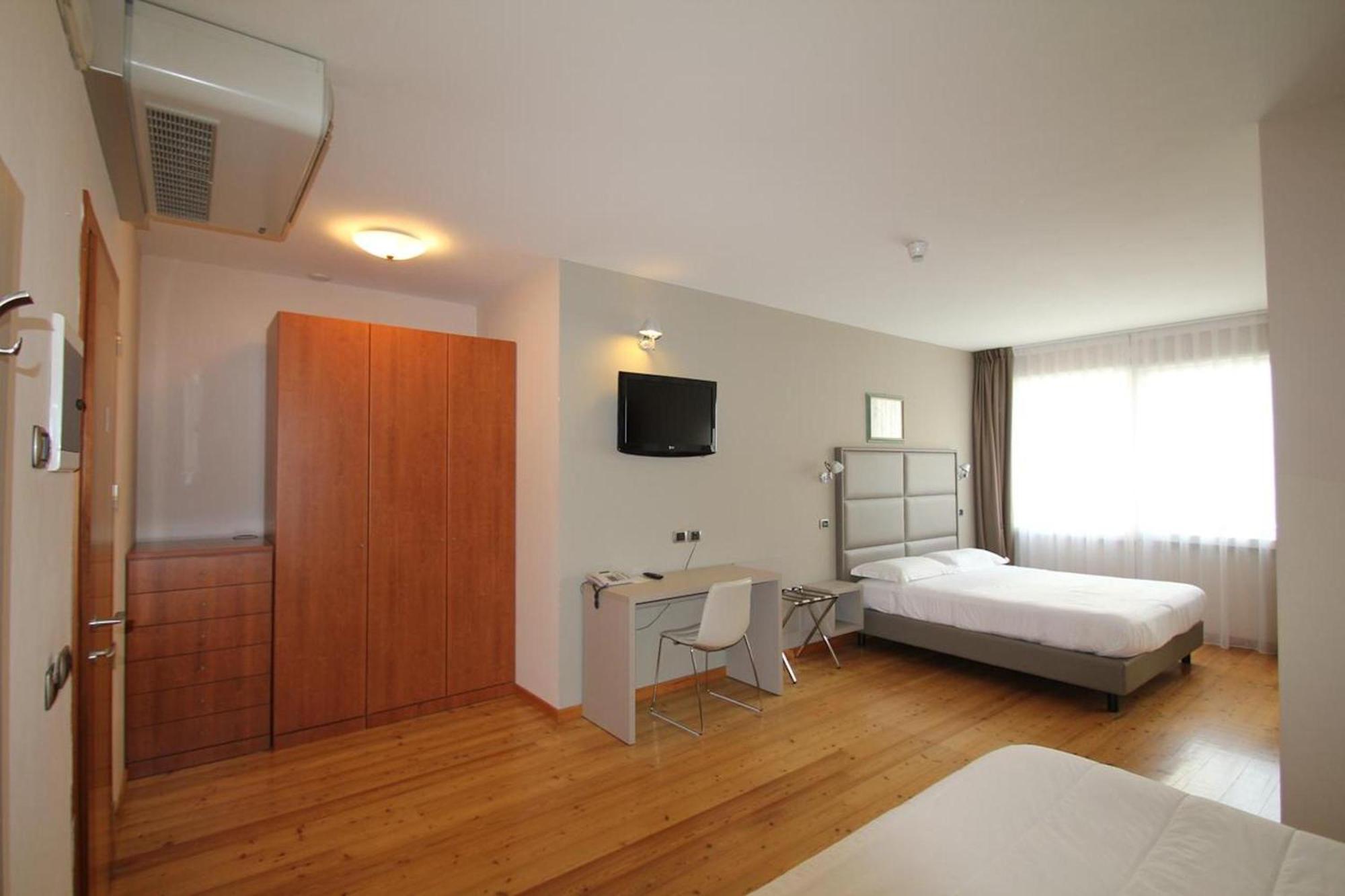 Quadruple Room,1285887928:JPEG