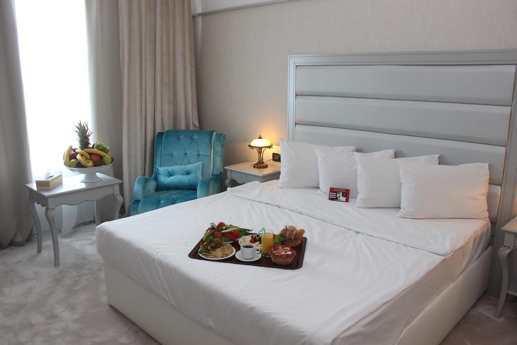 Premium King Size Bed Room,657388809:JPEG