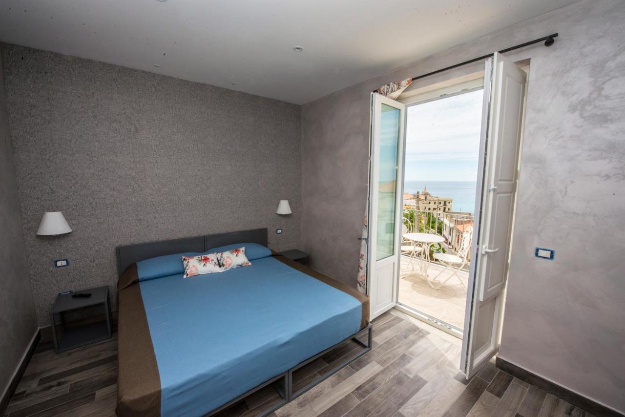 Double or Twin Room Sea View,1353449782:JPEG