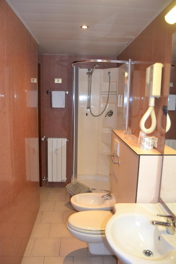 Family Room,1227933065:JPEG
