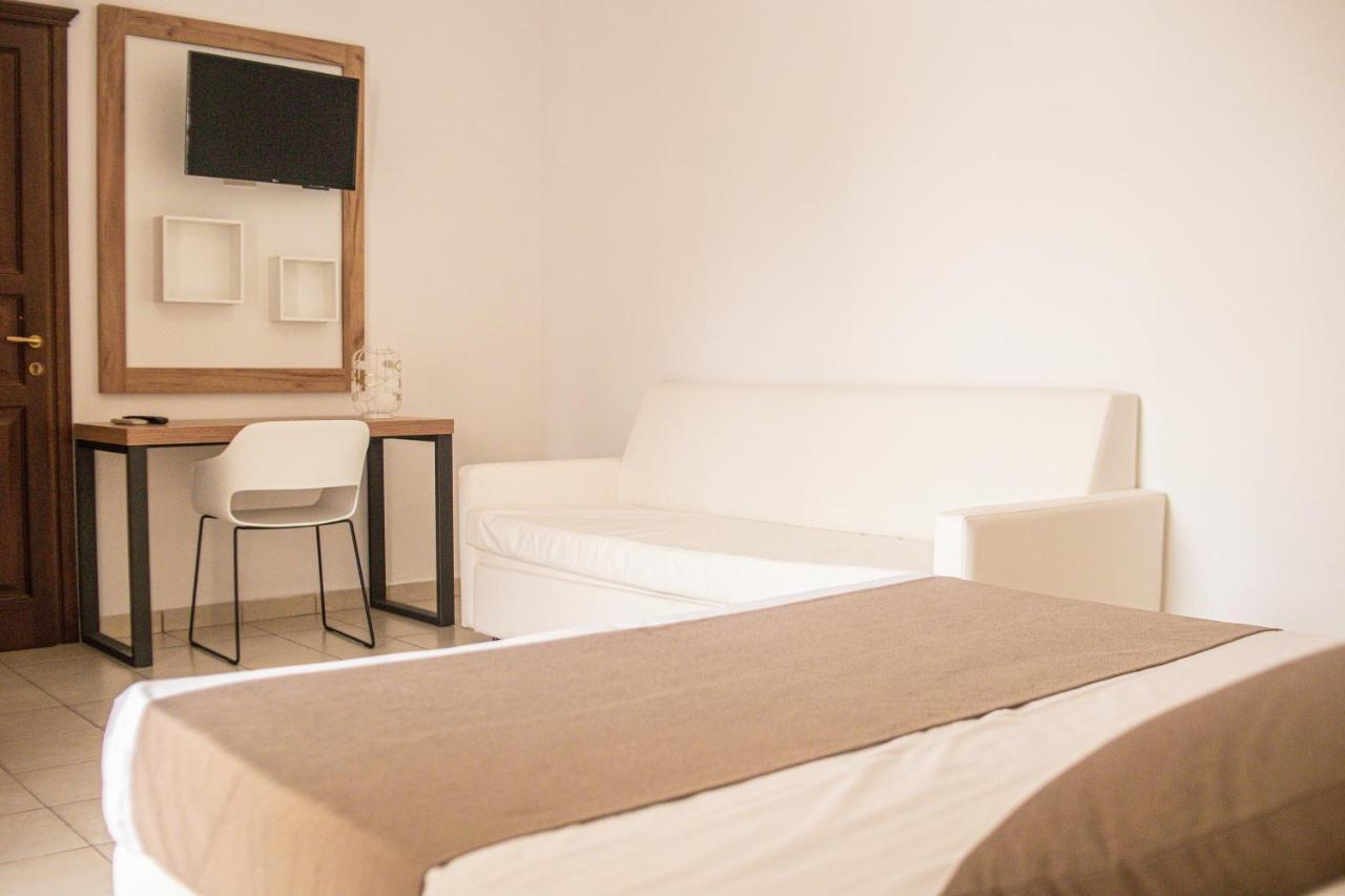 Family Room,1386386114:JPEG