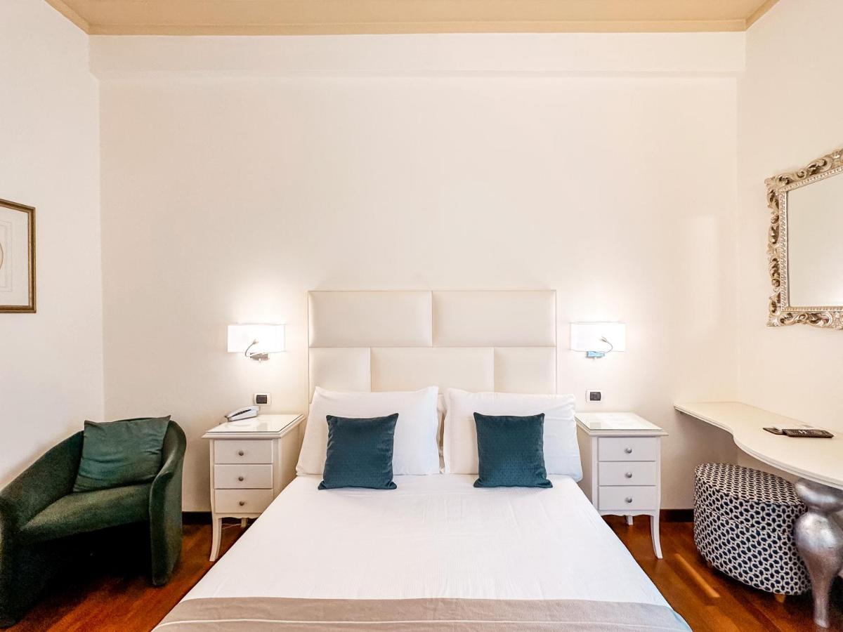 Small Double Room,719338945:JPEG