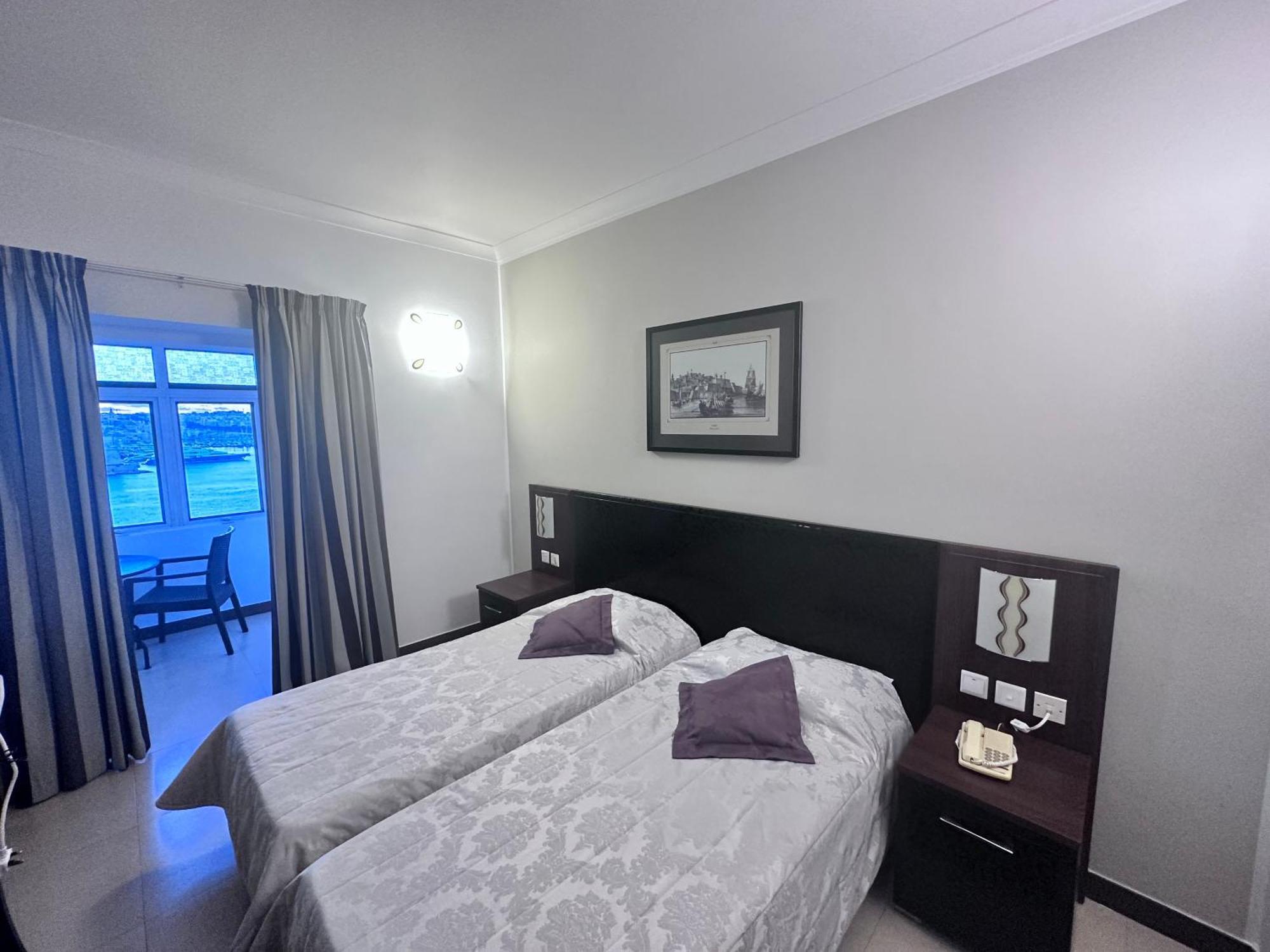 Double or Twin Room Sea View,1534451116:JPEG
