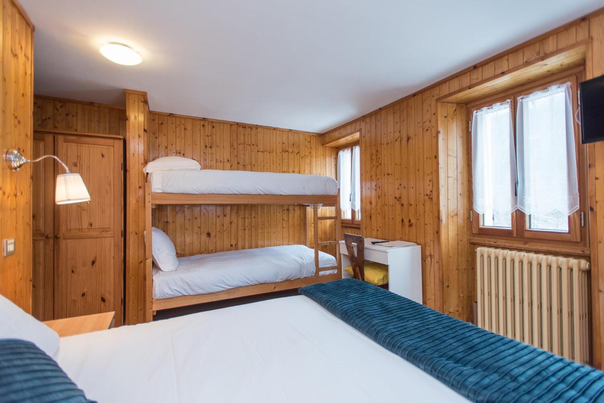 Quadruple Room with Mountain View,1068700573:JPEG