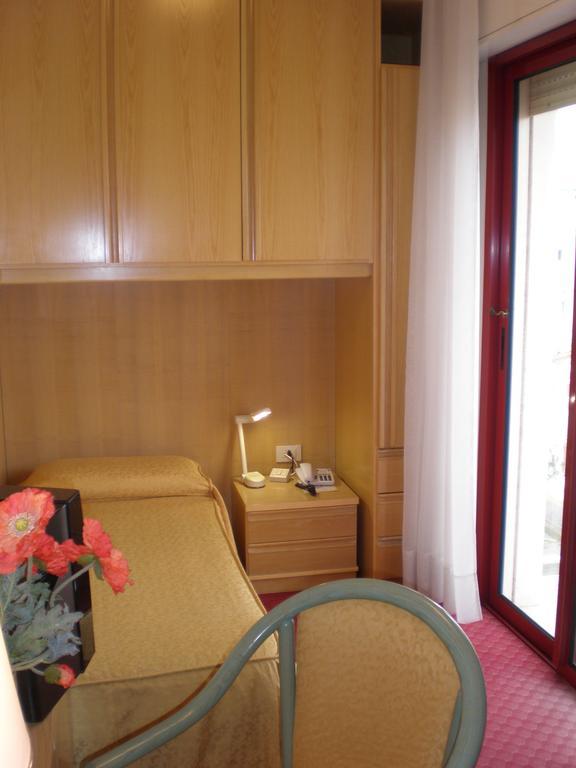Classic Single Room with Balcony,151675993:JPEG