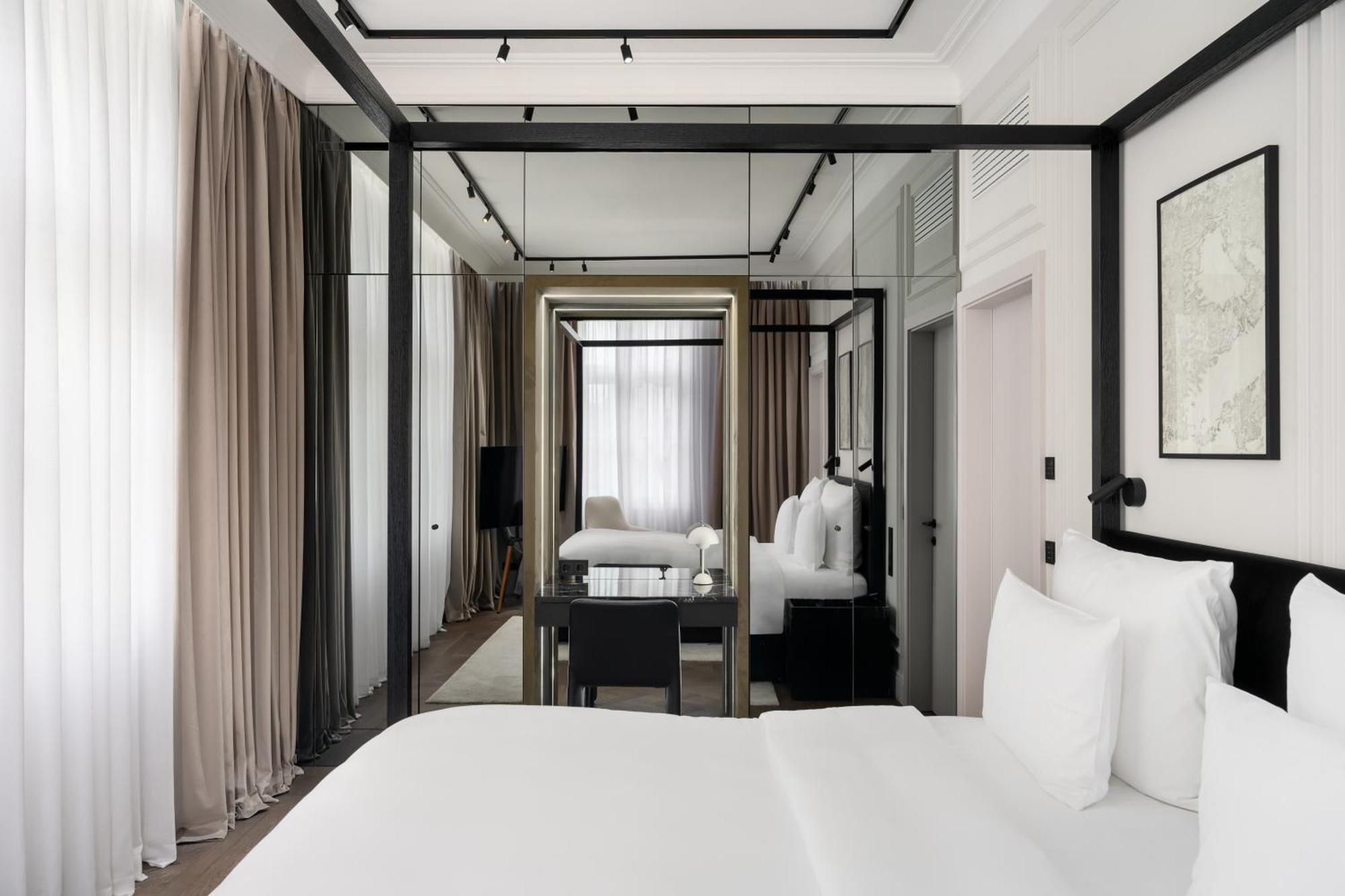 Executive Suite,1606043882:JPEG