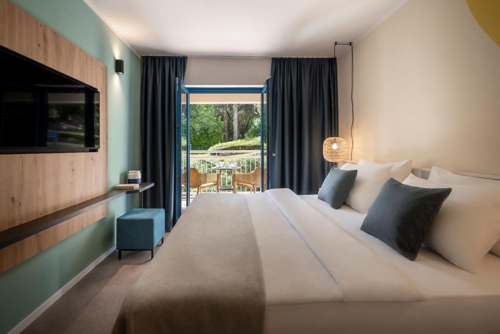 Superior Room for 2,1611057002:JPEG