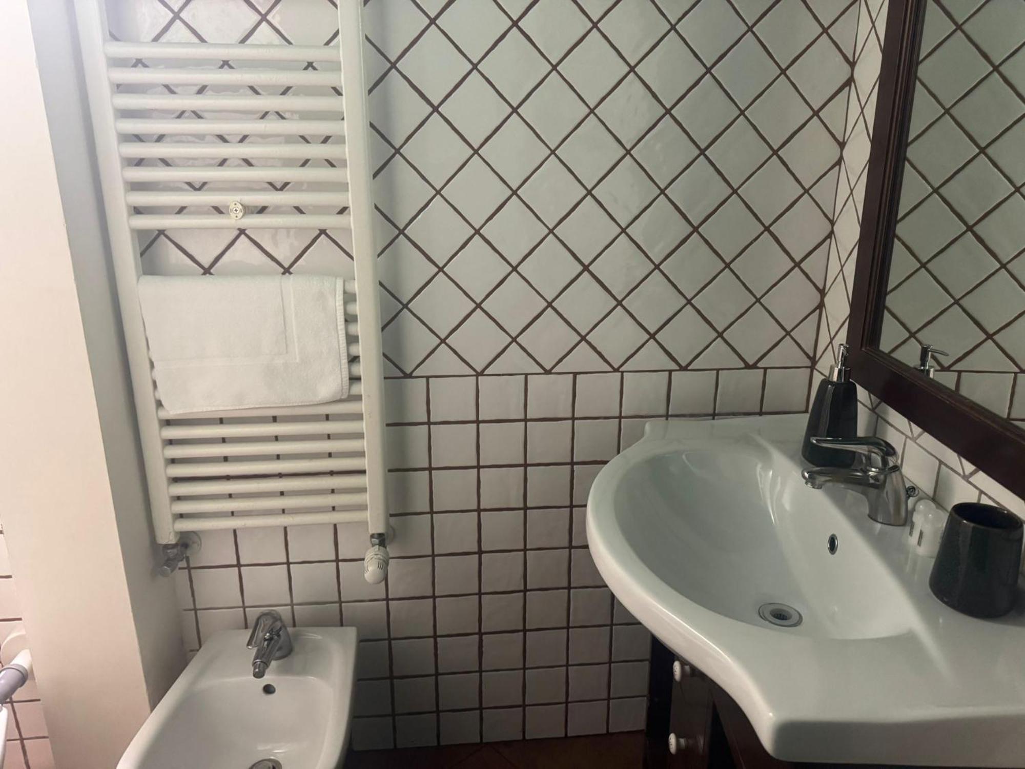Double Room,1746972759:JPEG