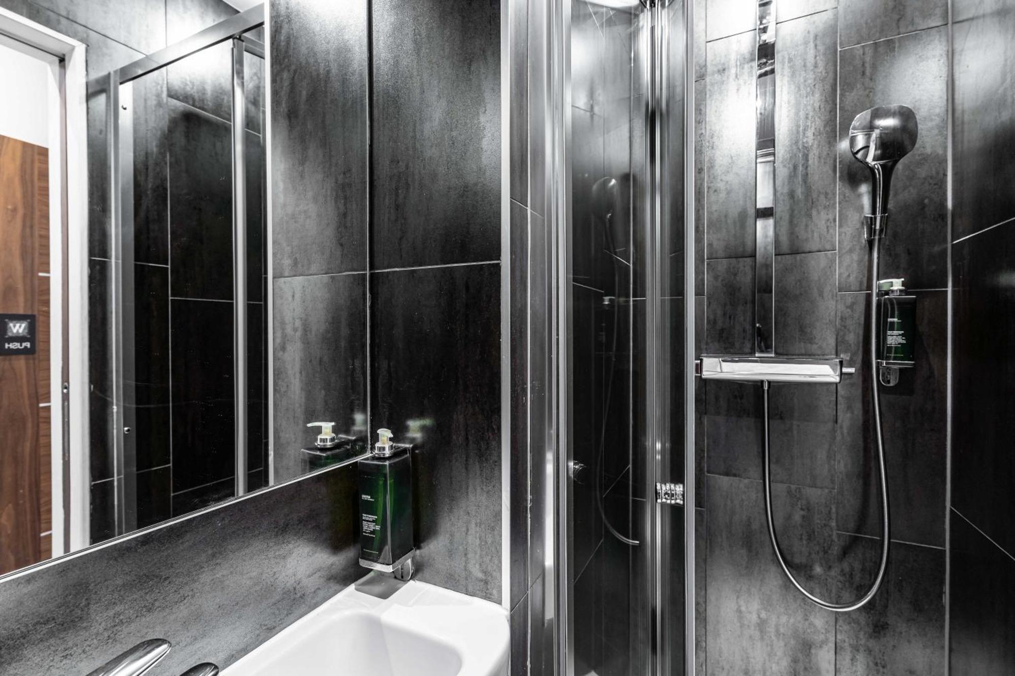 Camera Doppia con Letti Singoli con Bagno Privato