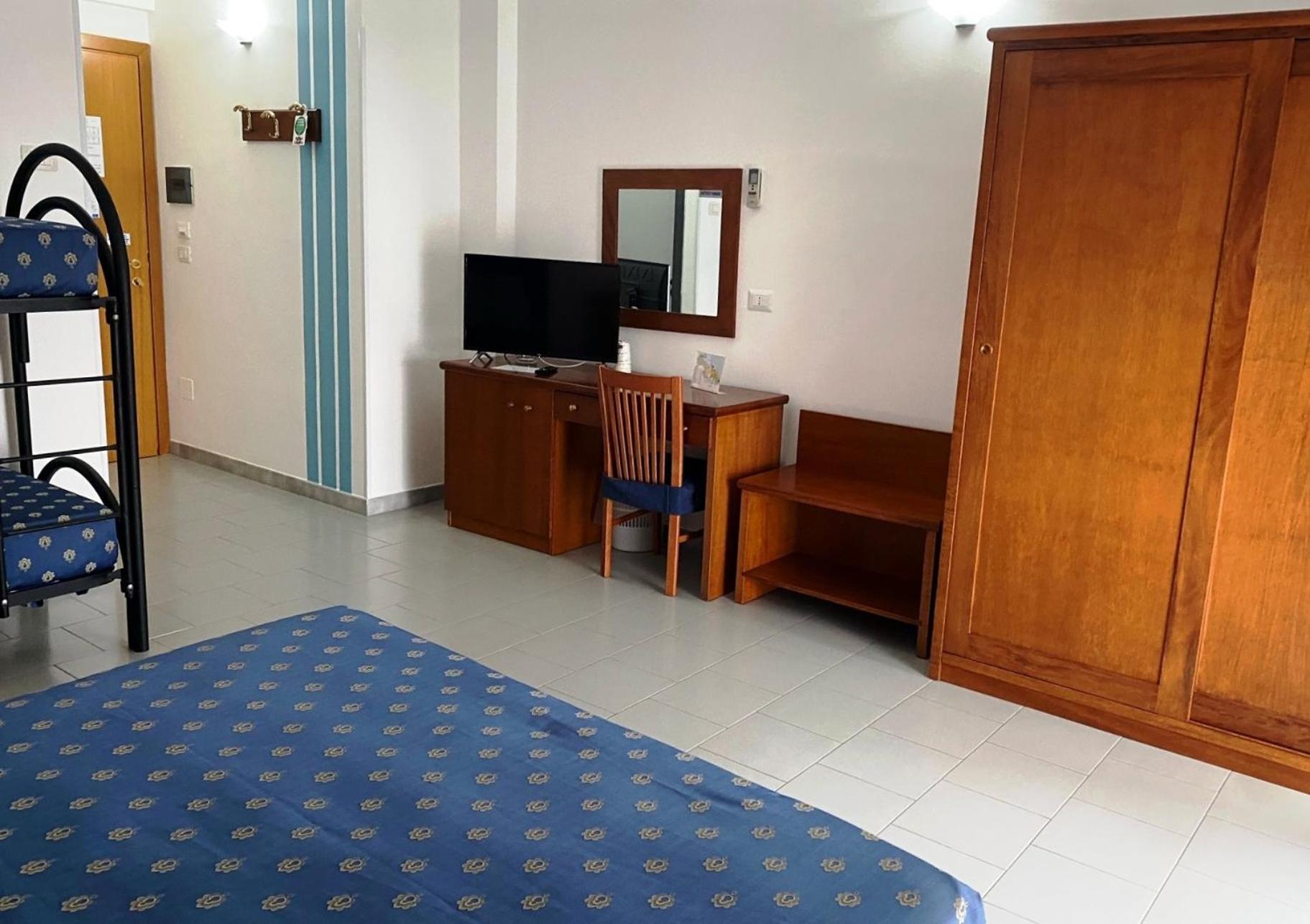 Family Room,1662416773:JPEG
