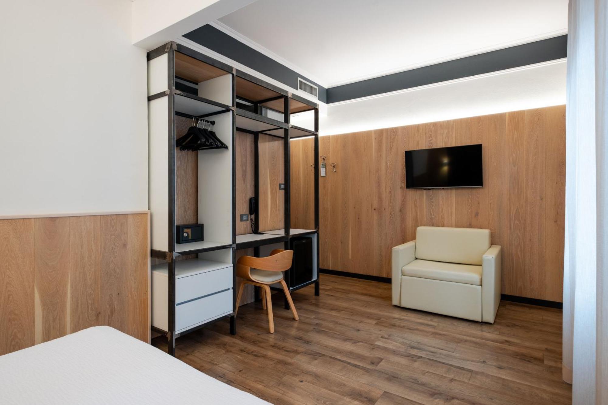 Superior Twin or Double Room,1668045800:JPEG
