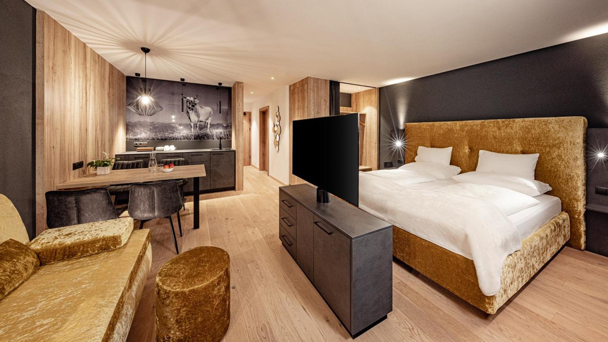 Family Suite,1669847554:JPEG