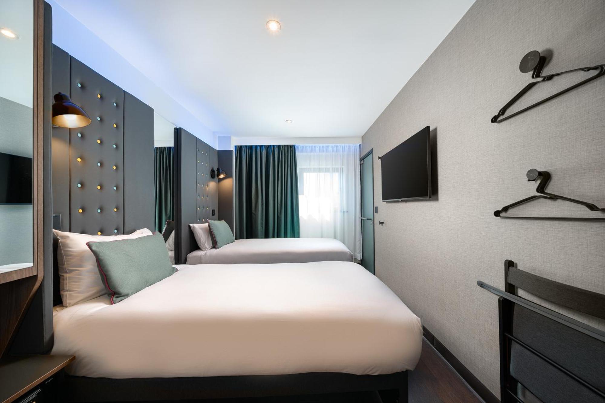 Cosy Twin Room with Window,1674739897:JPEG