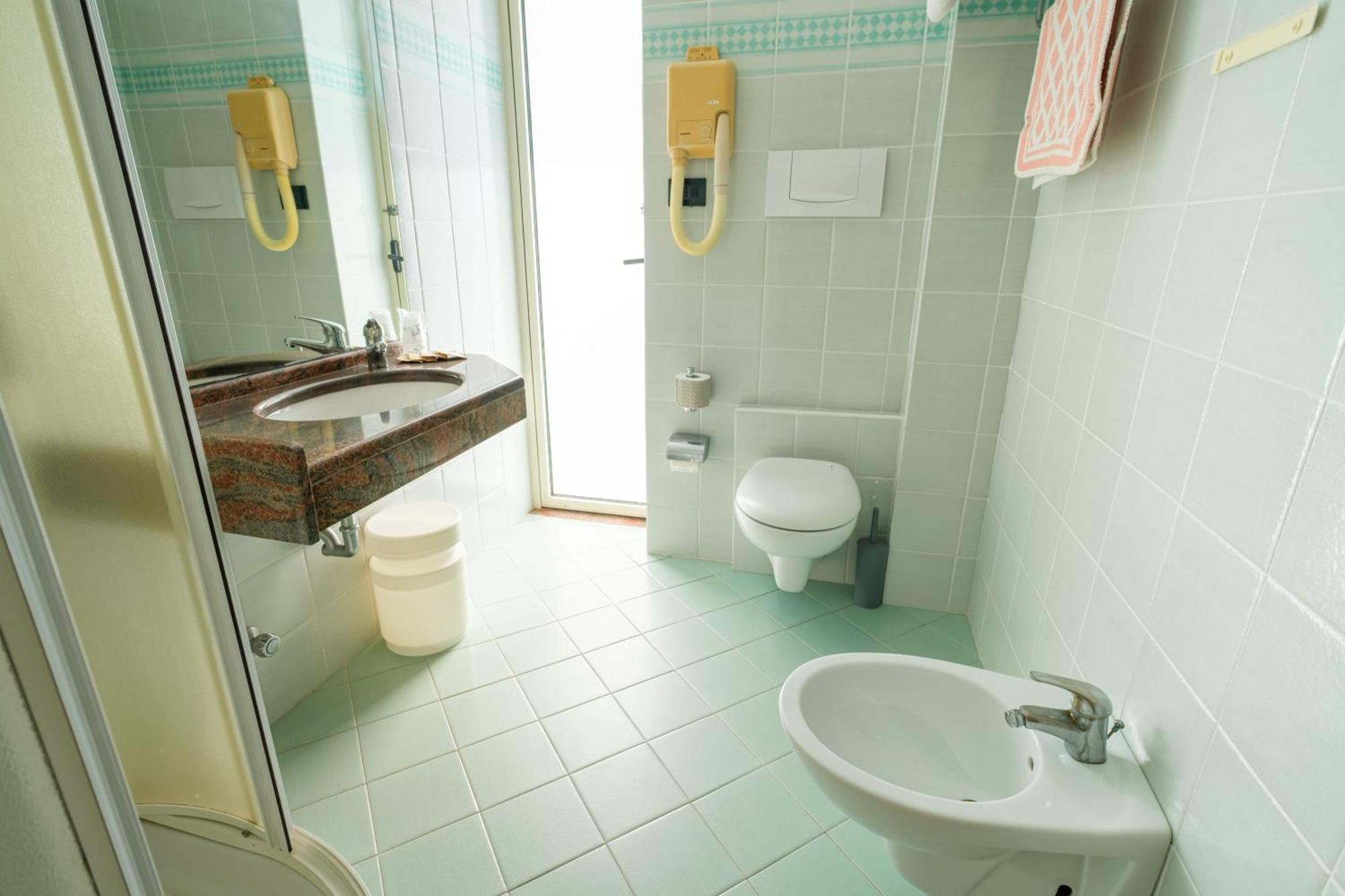Standard Quadruple Room,1679611584:JPEG