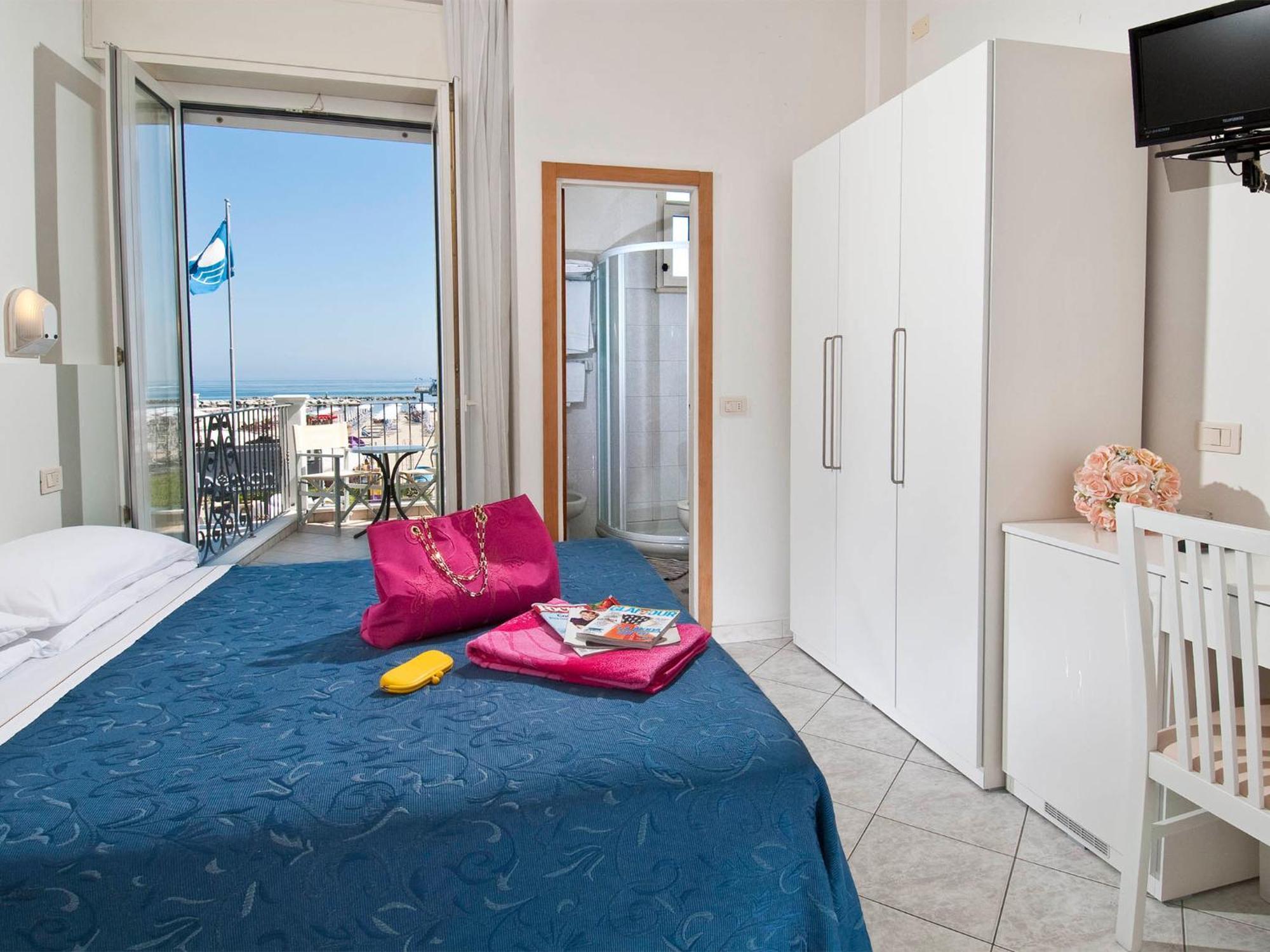 Camera Tripla Standard con Vista Mare