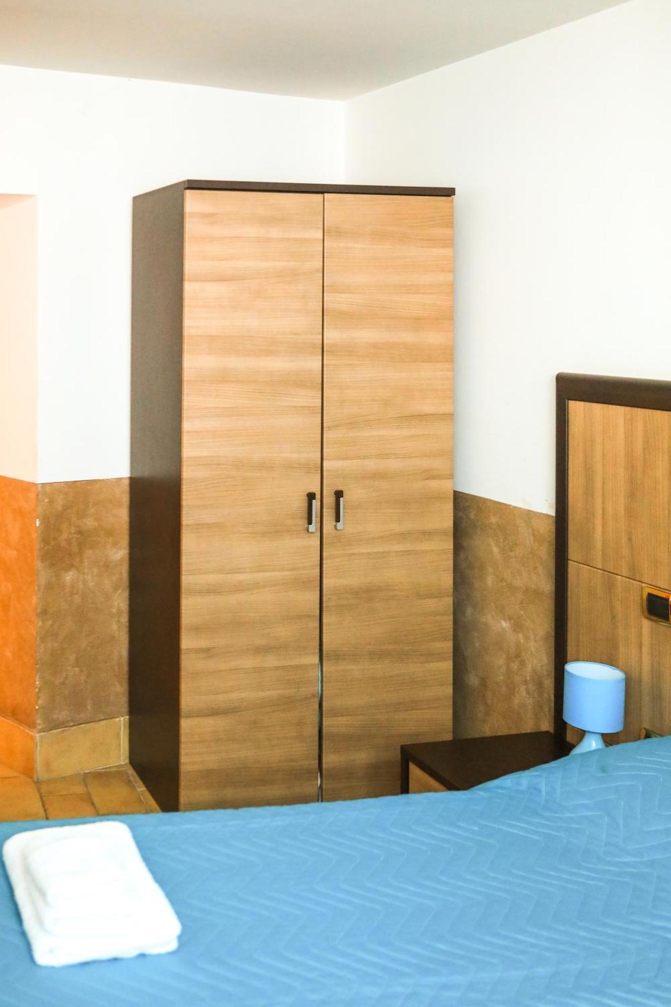 Twin Room,1705006806:JPEG