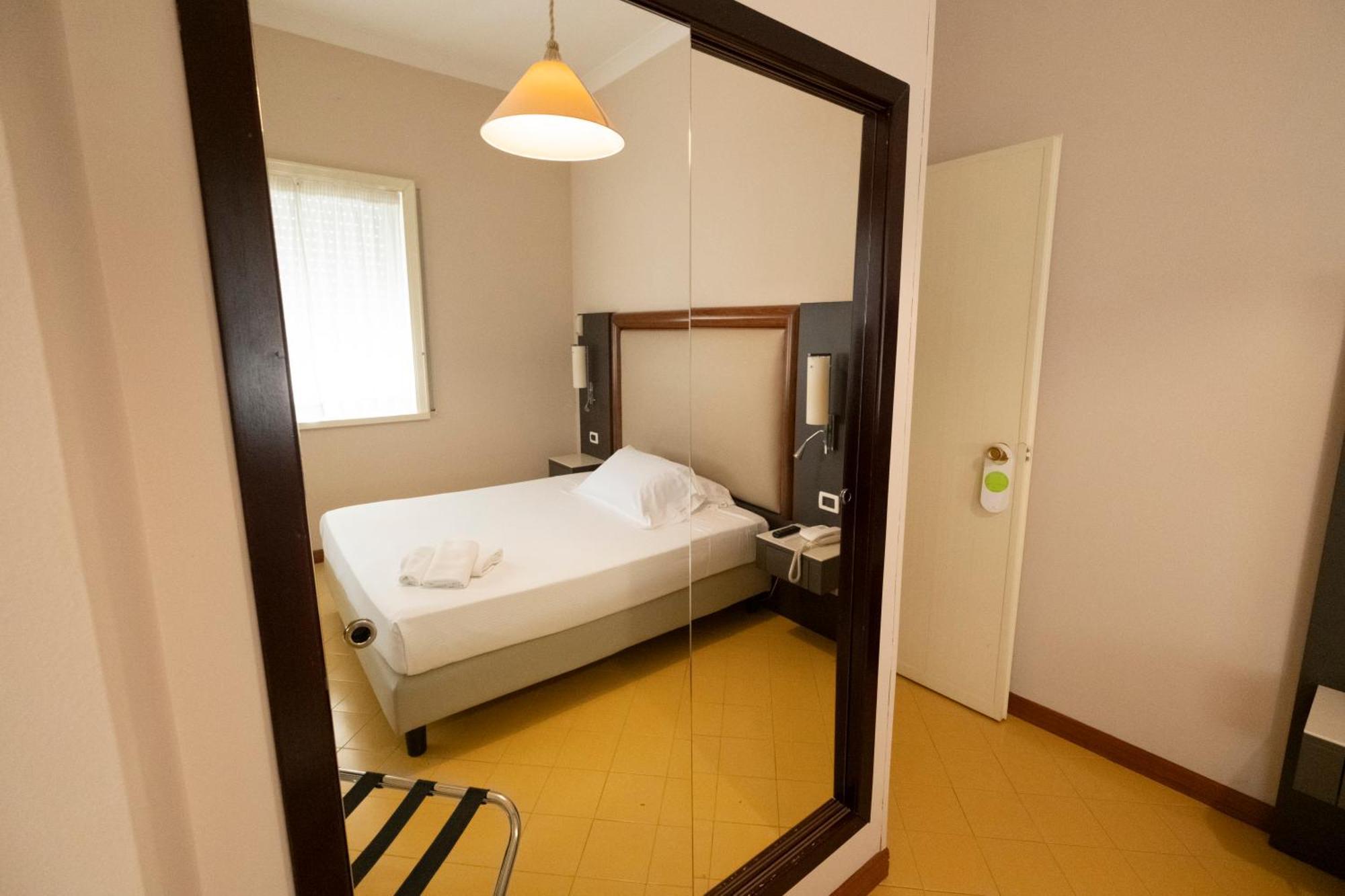 Standard Queen Room,1706796938:JPEG