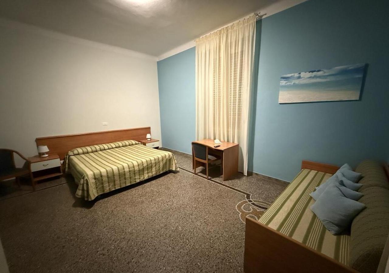 Triple Room,1742972551:JPEG