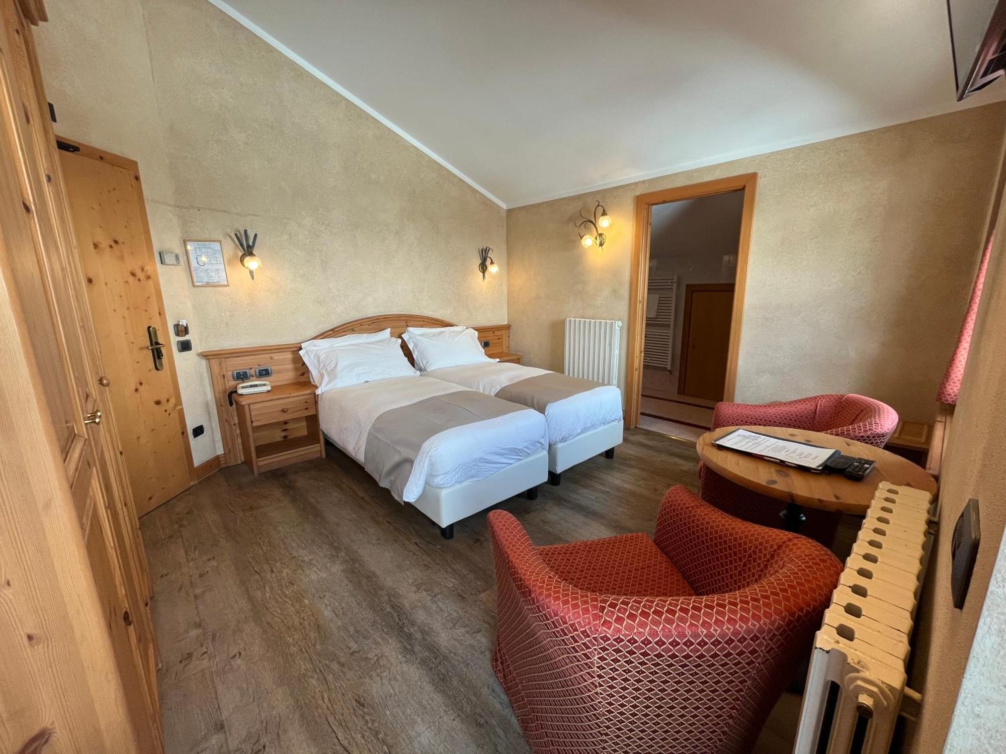 Deluxe Double Room Balcony,1757833867:JPEG