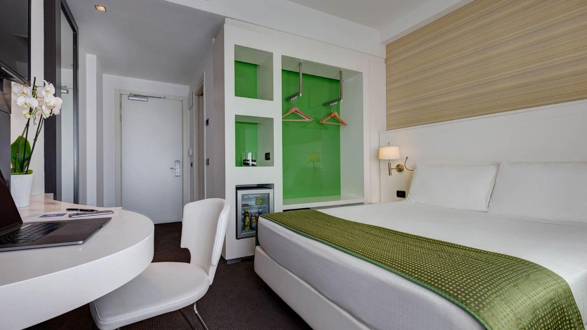 Double Room,1765199316:JPEG