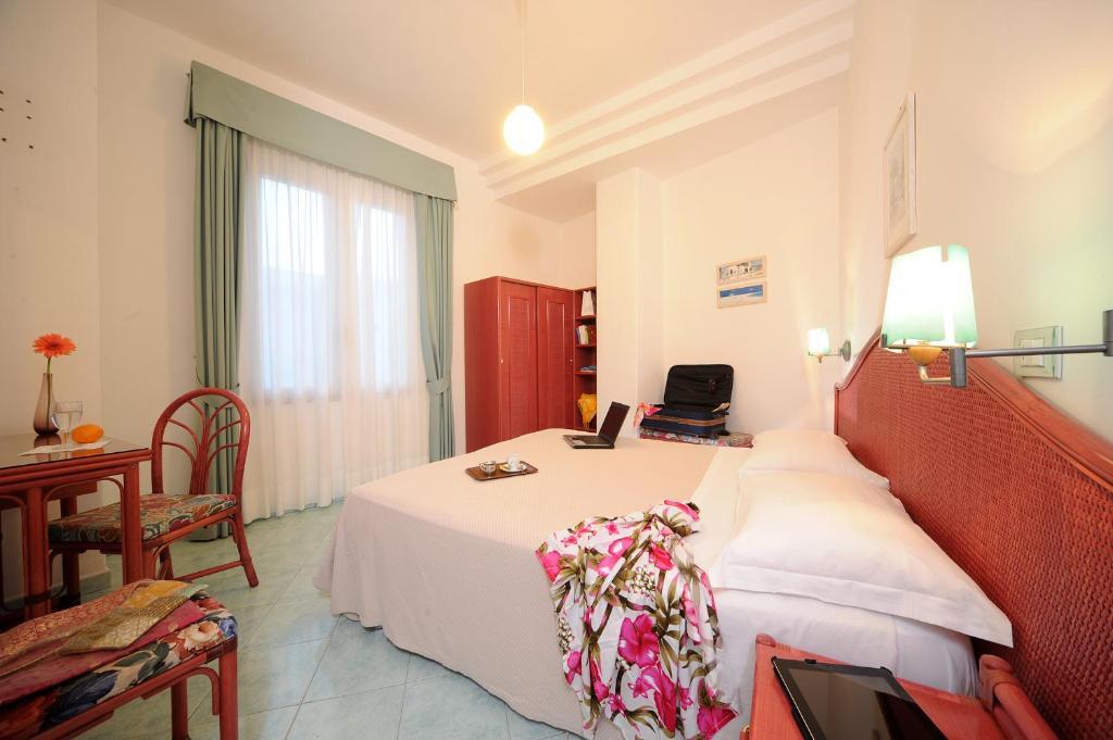 Classic Double or Twin Room,1216133449:JPEG