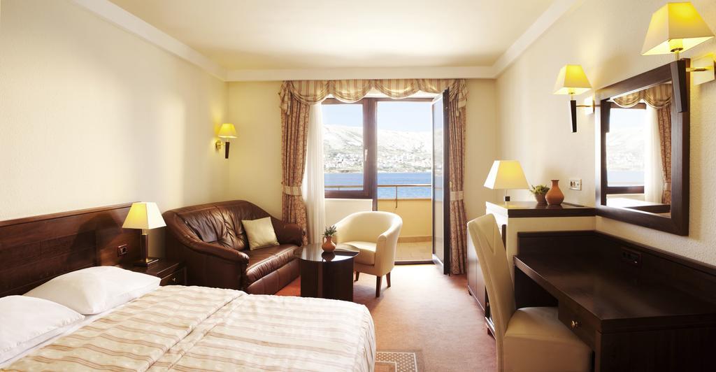 Family Room with Balcony and Sea View,815458697:JPEG