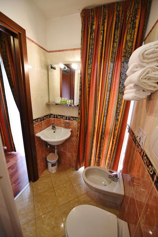Triple Room,769153549:JPEG