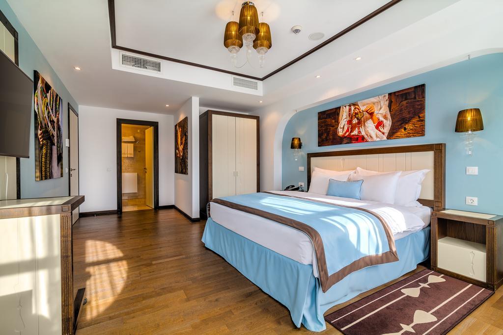 Suite Epoque VIP con Terrazza e WiFi Gratuito
