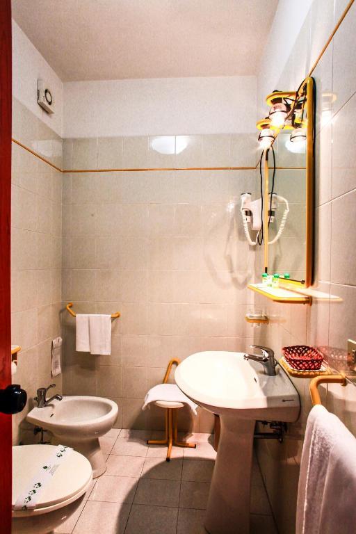 Twin Room Private Bathroom,688056987:JPEG