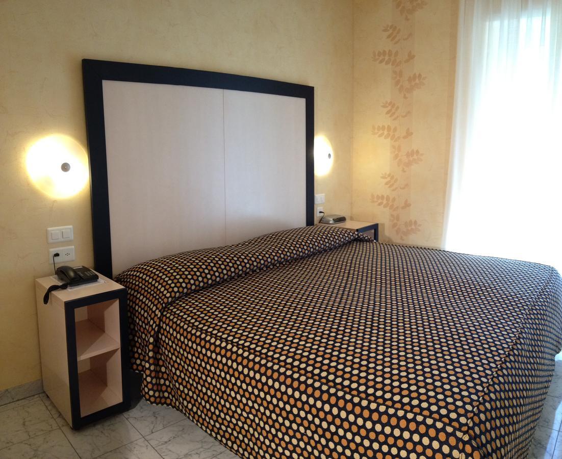 Standard Twin Room,633050328:JPEG