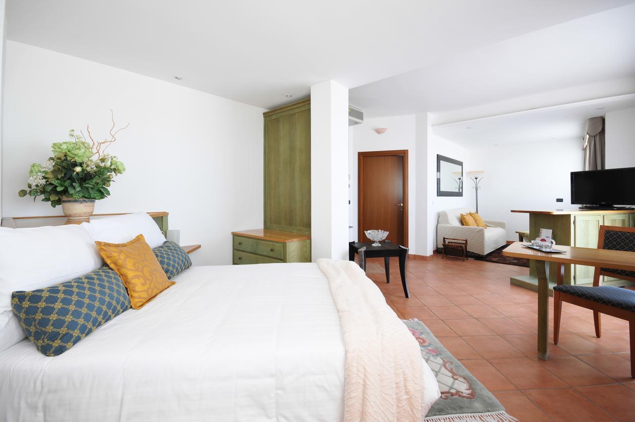 Suite with Sea View,647923092:JPEG