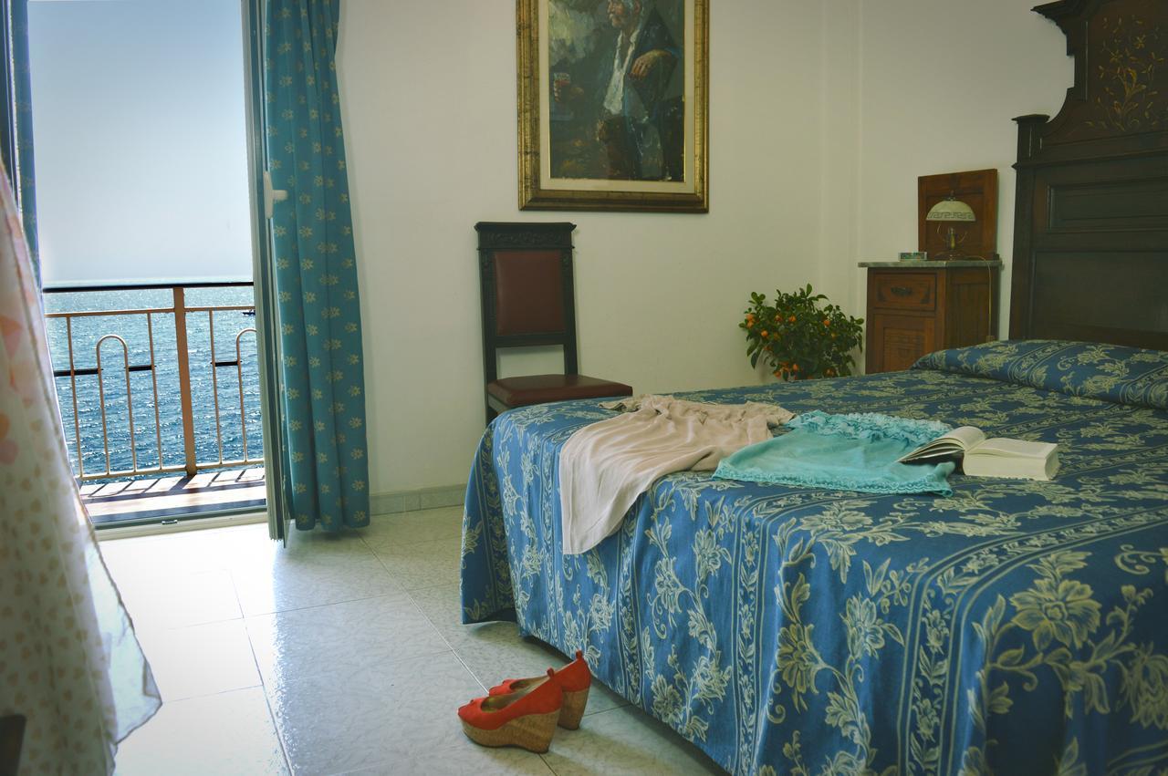 Classic Double Room with Sea View,685666473:JPEG