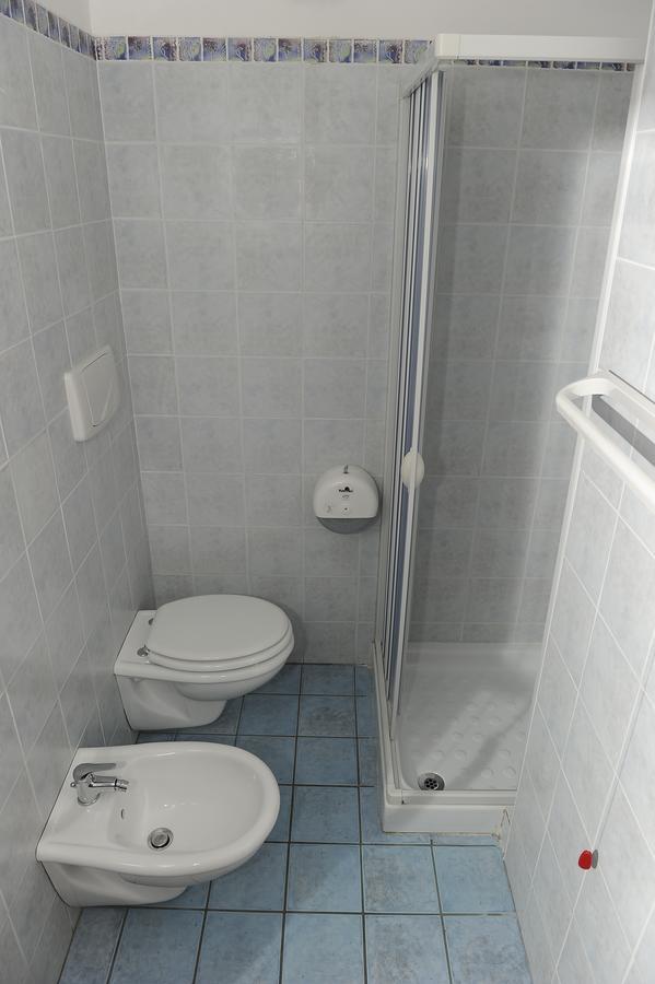 Single Room,665026467:JPEG