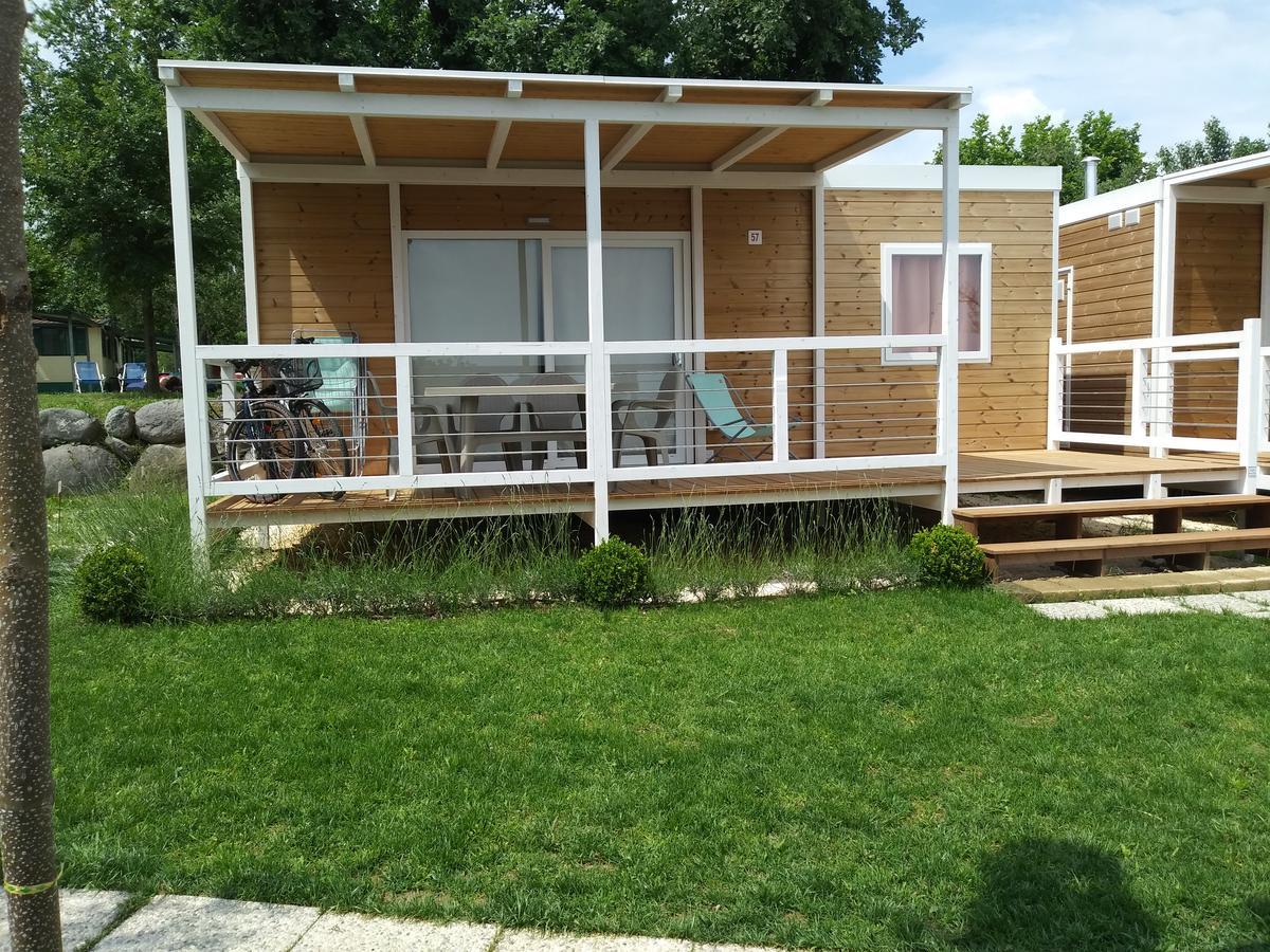 Luxury mobile home Lake View