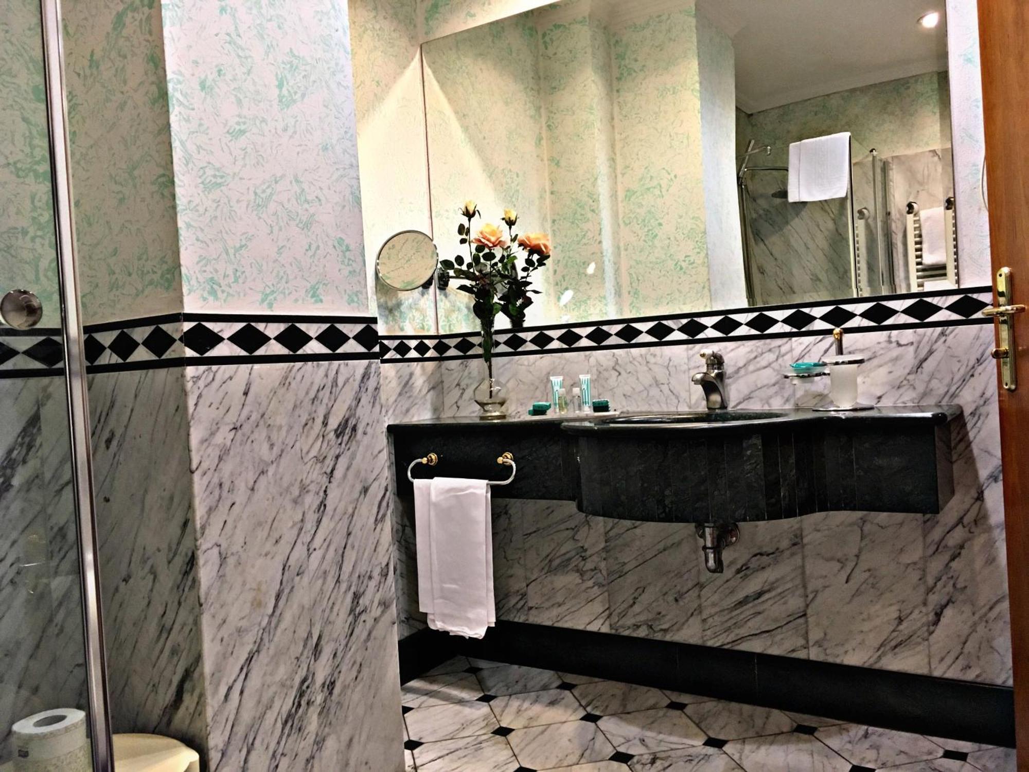 Standard Double Room,682306170:JPEG