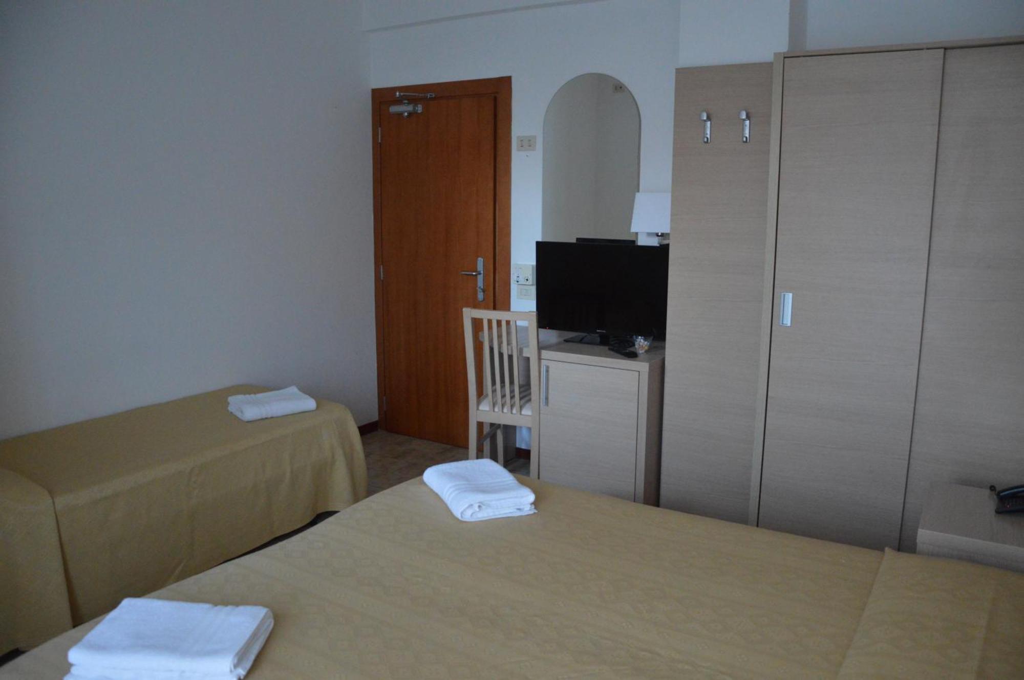 Triple Room,1629896429:JPEG