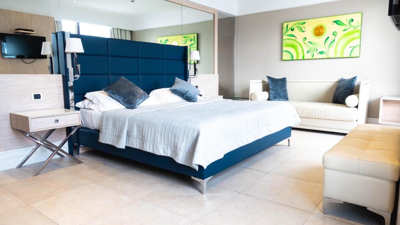 One-Bedroom Suite Lake View
