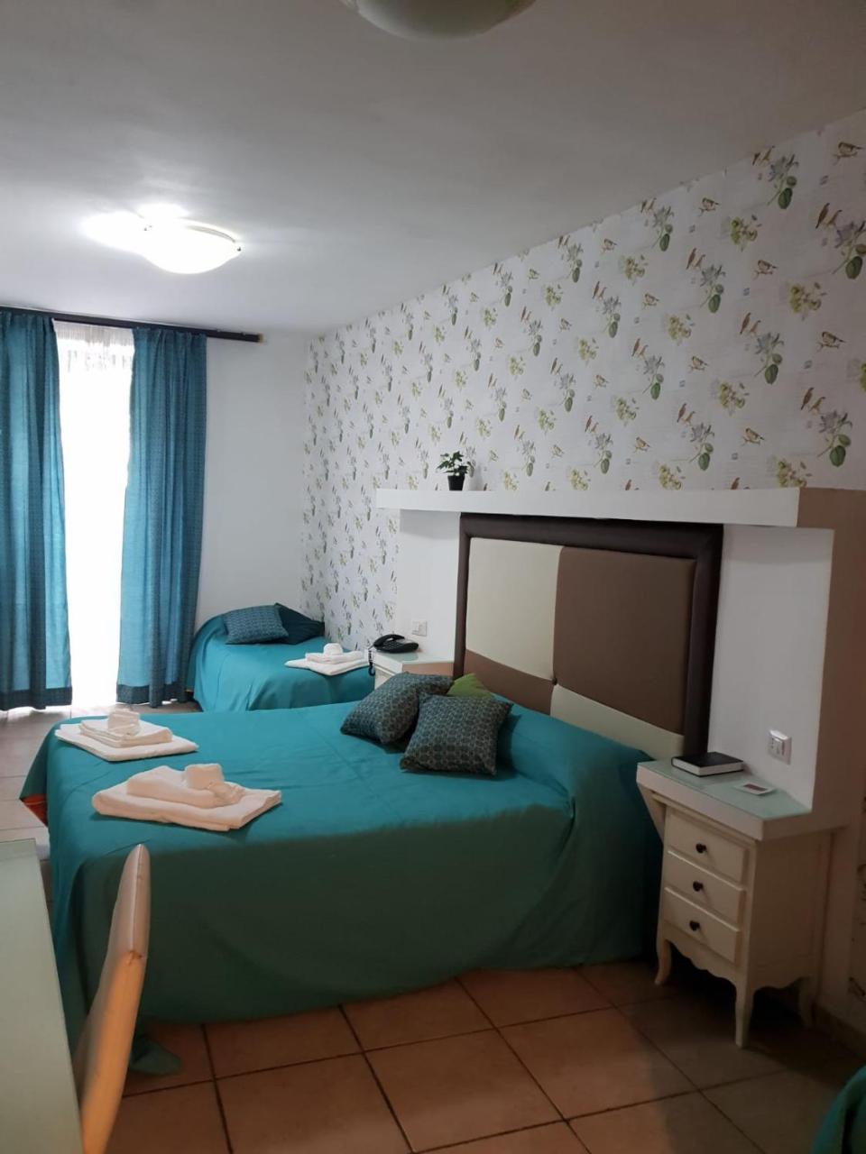 Triple Room,393583380:JPEG