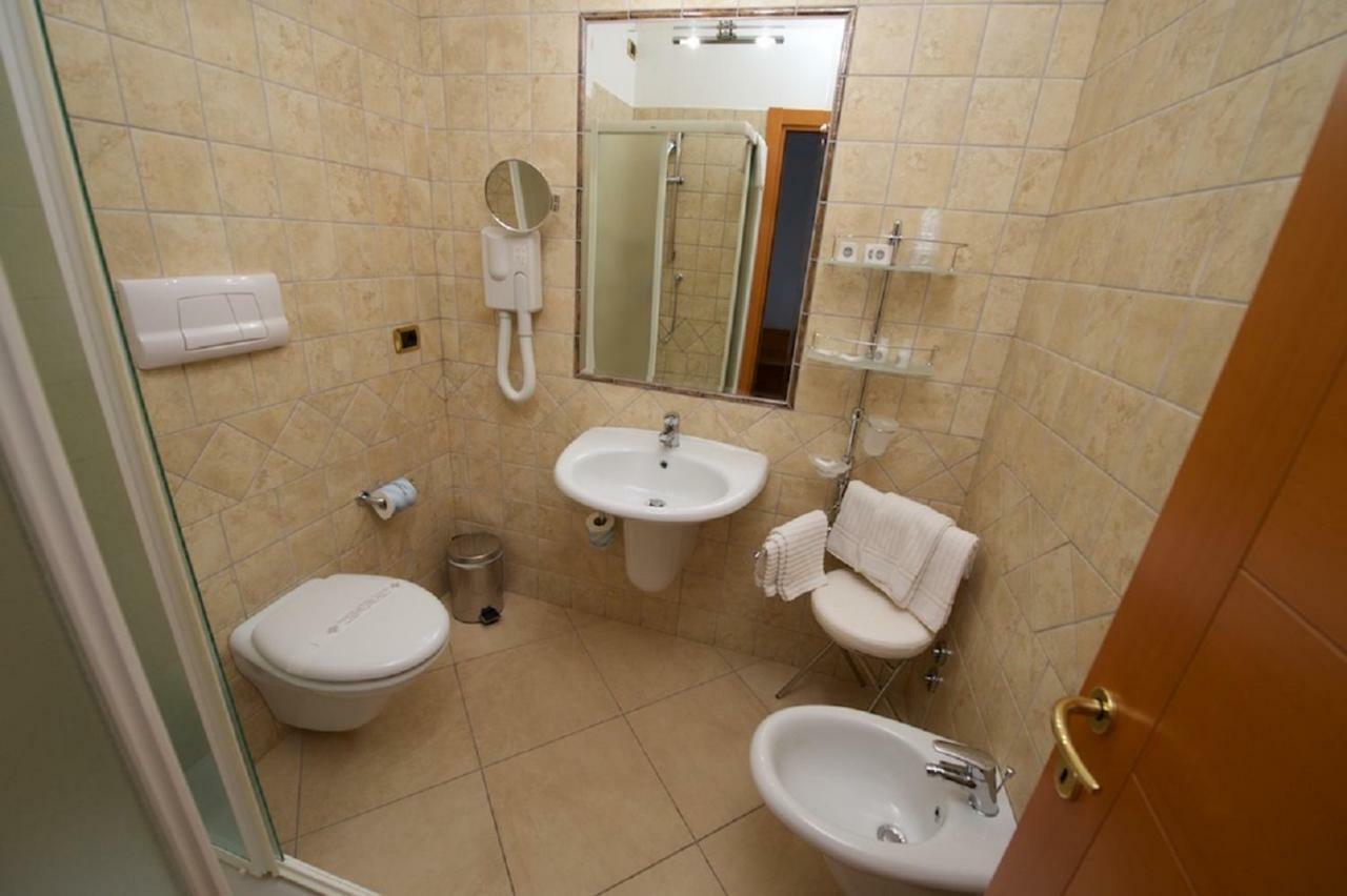 Standard Double Room,893917420:JPEG